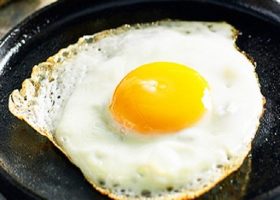 طريقة عمل بيض مفيوح