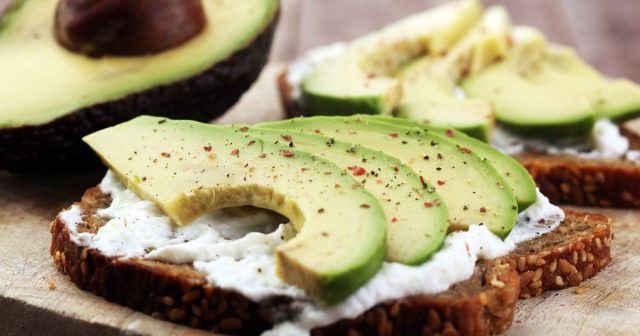 طريقة عمل الأفوكادو للفطور