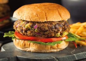 طريقة عمل برجر الفاصوليا الحمراء للنباتيين