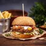 طريقة عمل برجر الحمص للنباتيين