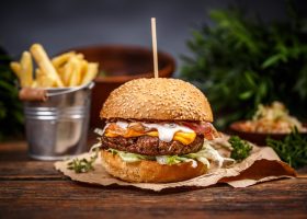 طريقة عمل برجر الحمص للنباتيين