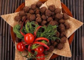 طريقة عمل كباب الميرو مع السلطة