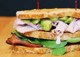 طريقة عمل ساندويش تيركي بالأفوكادو