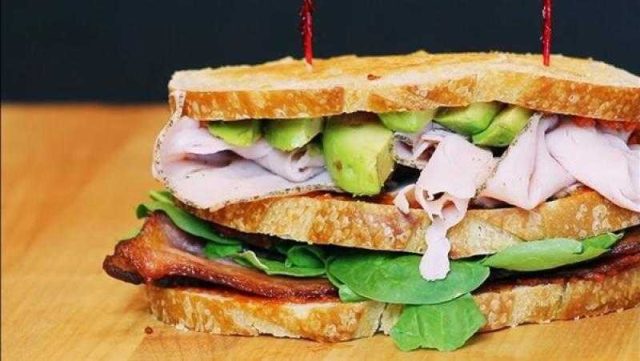 طريقة عمل ساندويش تيركي بالأفوكادو