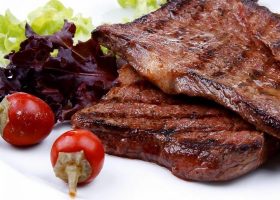 طريقة عمل ستيك لحم مشوى مع الزبدة