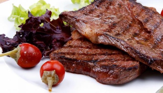 طريقة عمل ستيك لحم مشوى مع الزبدة