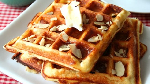 طريقة عمل وافل كيتو بدقيق اللوز