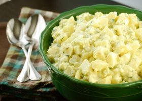 طريقة عمل سلطة بطاطس مسلوقة بالخردل
