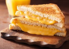 طريقة عمل ساندويش العسل والجبن