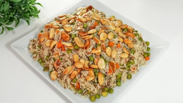 طريقة عمل الأرز المبهر بالخضار والمكسرات