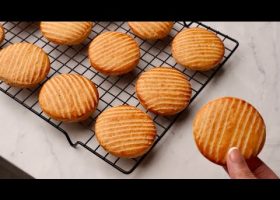 طريقة عمل بسكويت المقلاة السريع