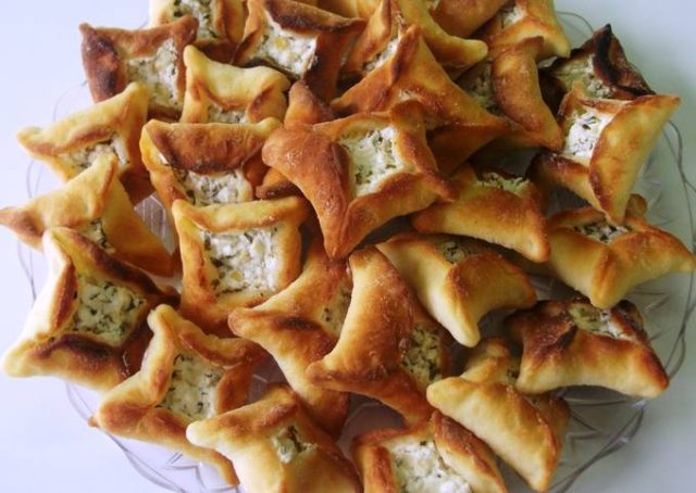 طريقة عمل فطائر البوجا بالجبن و الشبت