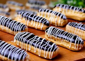 طريقة عمل اكلير بالكاسترد وصوص الشيكولاتة