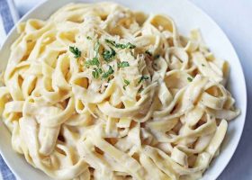 طريقة عمل مكرونة فيتوتشيني ألفريدو