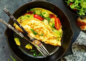 طريقة عمل أومليت بياض البيض بالجبن والخضار للرجيم