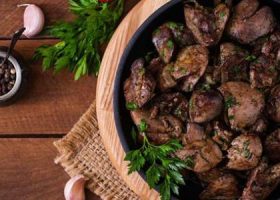 طريقة عمل كبدة الدجاج بدبس الرمان