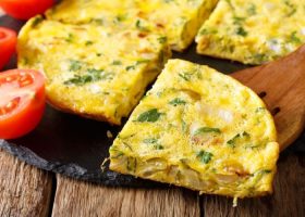 طريقة عمل العجة المحشية بالجبنة