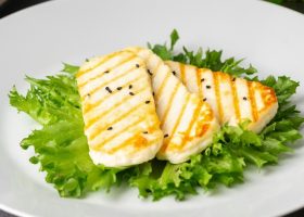 طريقة عمل جبن حلوم مشوي بالزعتر للرجيم