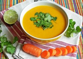 طريقة عمل شوربة الجزر بالكزبرة