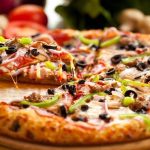 طريقة عمل البيتزا بالخضروات والدجاج