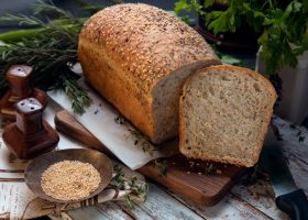 طريقة عمل خبز توست بالزعتر والسمسم