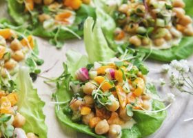 طريقة عمل لفائف الخس بالحمص