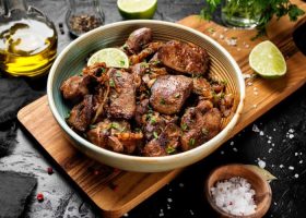 طريقة عمل كبد الدجاج بالثوم والليمون