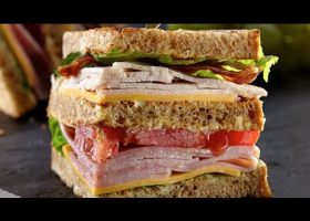 طريقة عمل كلوب ساندويش البيض مع الترياكي