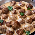 طريقة عمل كرات اللحم بالكريمة