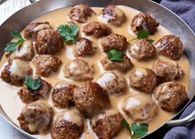 طريقة عمل كرات اللحم بالكريمة