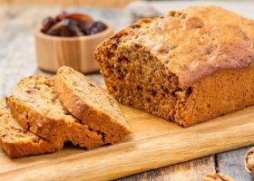 طريقة عمل خبز التمر الشهي