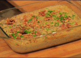 طريقة عمل صينية سمك بالطحينة والطماطم