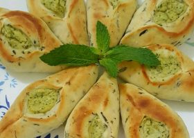 طريقة عمل فطيرة الزعتر الأخضر والجبنة