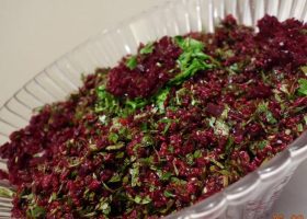 طريقة عمل تبولة الشمندر والرمان