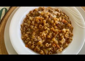 طريقة عمل باستا بالفاصوليا البيضاء والطماطم للنباتيين