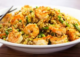 طريقة عمل أرز صيني مقلي بالروبيان