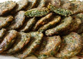 طريقة عمل العجة بالبيض والبقدونس