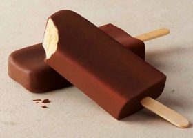 طريقة عمل ايس كريم فانيليا مغطى بالشوكولاتة