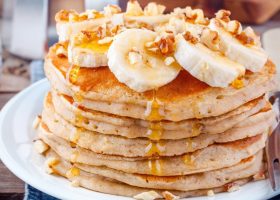 طريقة عمل بان كيك بالموز وزبدة الفول السوداني