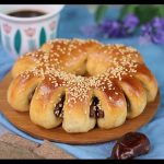 طريقة عمل خبز العجوة بالزبيب الهش
