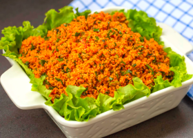 طريقة عمل سلطة البرغل التركية بمعجون الرمّان