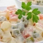 طريقة عمل سلطة البطاطس والذرة