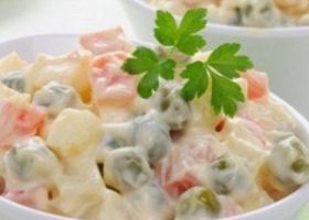 طريقة عمل سلطة البطاطس والذرة