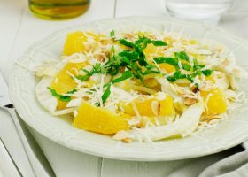 طريقة عمل سلطة الشمر بالبرتقال والمكسرات للرجيم