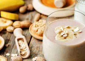 طريقة عمل سموذي الشوفان بالموز