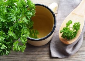 طريقة عمل شاي البقدونس الصحي