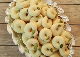 طريقة عمل غريبة بالسميد وجوز الهند