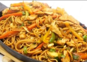 طريقة عمل سلطة الدجاج مع النودلز