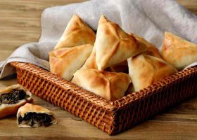 طريقة عمل معجنات السبانخ بدبس الرمان