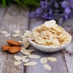 طريقة عمل لوز مبشور محمص
